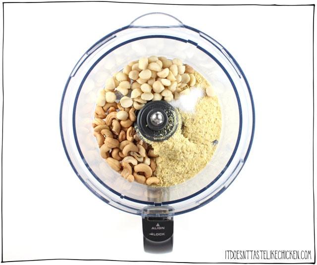 Parmegan(素食帕尔马干酪)。这4个成分,5分钟的食谱是任何面食,汤,沙拉或您将使用巴马干酪的任何地方的完美顶部。始终保持罐子!无乳制品,无麸质,素食。#itdoesnttttaStelikechickenGydF4y2Ba