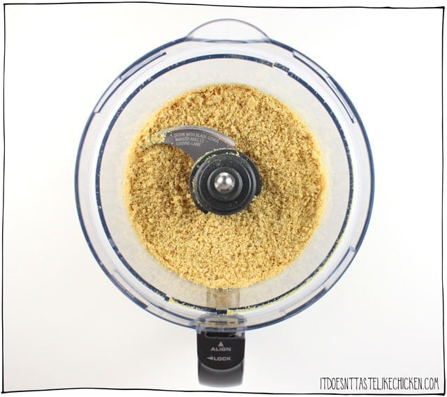 Parmegan(素食帕尔马干酪)。这4个成分,5分钟的食谱是任何面食,汤,沙拉或您将使用巴马干酪的任何地方的完美顶部。始终保持罐子!无乳制品,无麸质,素食。#itdoesnttttaStelikechickenGydF4y2Ba