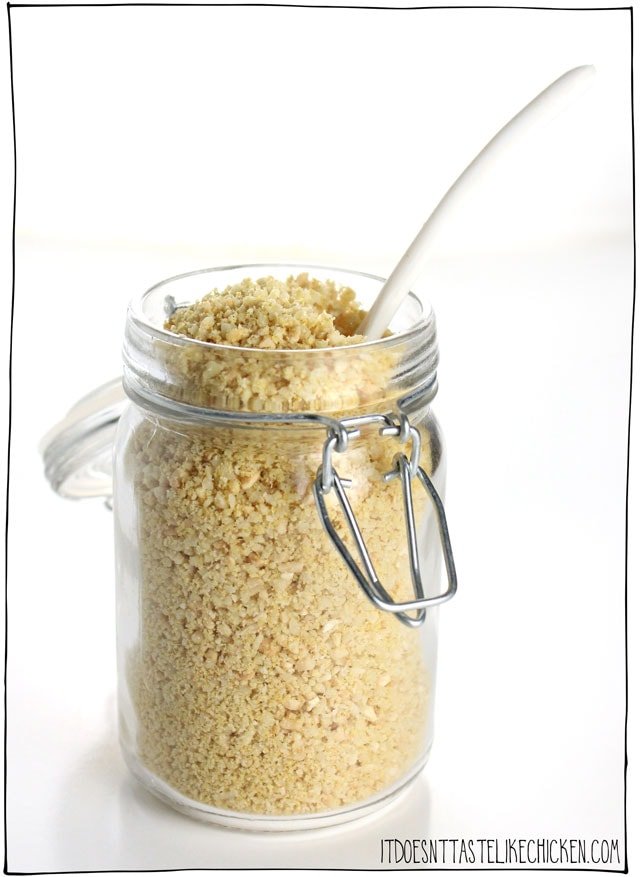 Parmegan(素食帕尔马干酪)。这4个成分,5分钟的食谱是任何面食,汤,沙拉或您将使用巴马干酪的任何地方的完美顶部。始终保持罐子!无乳制品,无麸质,素食。#itdoesnttttaStelikechickenGydF4y2Ba