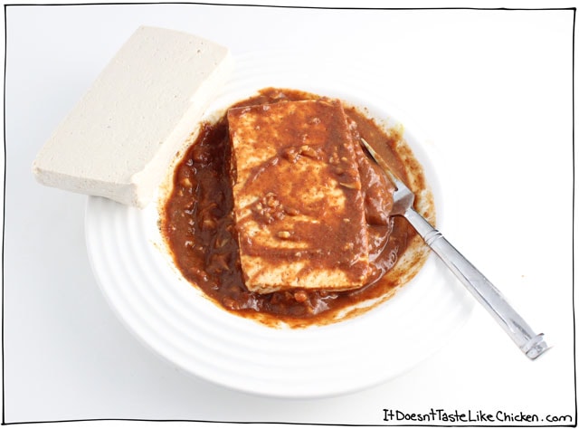 脆皮面包豆腐牛排!湿润和嫩豆腐,巨仙番茄腌料,带脆皮涂料。一个快速而简单的食谱,非常适合与土豆和蔬菜一起服用。无麸质选择。#itdoesnttttaStelikechickenGydF4y2Ba