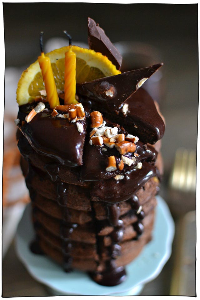 30个超级巧克力素食巧克力食谱。竞彩足球app下载苹果从蛋糕,布朗尼,饼干,冰淇淋,乳脂,绉纱,摩尼斯和芝士蛋糕中的一切。所有乳制品的甜点。#itdoesnttttaStelikechicken