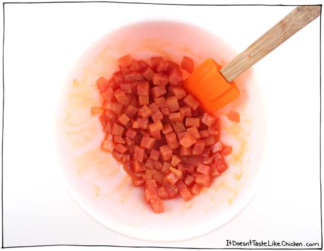 这不是辛辣的金枪鱼,它是西瓜!这家辛辣的西瓜素食寿司是甜美和咸味的完美组合。快速且易于制作。#itdoesnttttaStelikechickenGydF4y2Ba