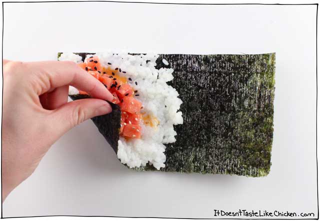 这不是辛辣的金枪鱼,它是西瓜!这家辛辣的西瓜素食寿司是甜美和咸味的完美组合。快速且易于制作。#itdoesnttttaStelikechickenGydF4y2Ba