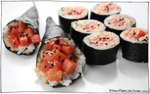 这不是辛辣的金枪鱼,它是西瓜!这家辛辣的西瓜素食寿司是甜美和咸味的完美组合。快速且易于制作。#itdoesnttttaStelikechickenGydF4y2Ba