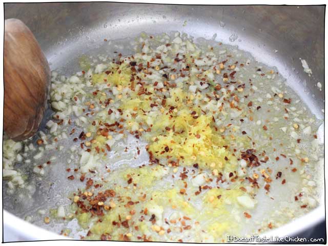 一锅,20分钟,无麸质素食,大蒜柠檬西兰花意面!这种超级快速简单的食物非常适合忙碌的工作日晚上,或者长跑后补充碳水化合物。# itdoesnttastelikechicken