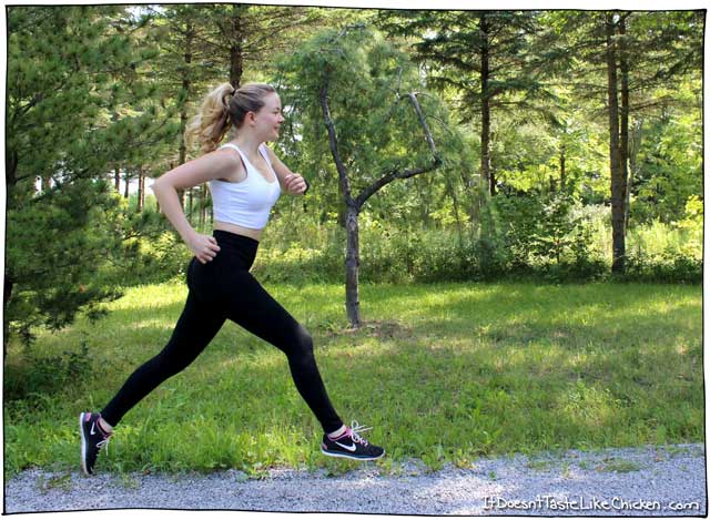 一锅,20分钟,无麸质素食,大蒜柠檬西兰花意面!这种超级快速简单的食物非常适合忙碌的工作日晚上,或者长跑后补充碳水化合物。# itdoesnttastelikechicken