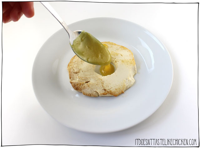 素食煎蛋! ?很容易做一个溏心的素食蛋黄!伟大的任何人是没有鸡蛋,但错过了这个早餐款待,或完美的愚人节!#它不像鸡肉#素食食谱#素食早餐#愚人节#素食鸡蛋GydF4y2Ba