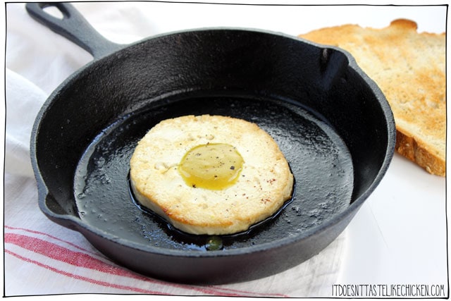 素食煎蛋! ?很容易做一个溏心的素食蛋黄!伟大的任何人是没有鸡蛋,但错过了这个早餐款待,或完美的愚人节!#它不像鸡肉#素食食谱#素食早餐#愚人节#素食鸡蛋GydF4y2Ba