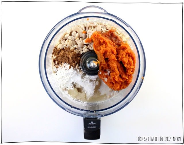 易素食南瓜芝士蛋糕!制作搅拌机,烘烤,让冷却过夜,以便进行一款易于制作的甜点。非常适合感恩节或圣诞节。乳白色的芝士蛋糕,秋天的南瓜风味,不太甜美,只是完美的嘴巴令人愉快的美味。无乳制品,无麸质。#itdoesnttastelikechicken #veg竞彩足球app下载苹果anrecipes #vegandessert #thanksgivingGydF4y2Ba