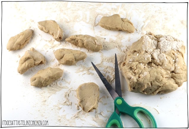 素食鸡翅!!!!素食主义者Seitan叮咬两种口味,粘性大蒜和水牛酱。这个经典的酒吧食物与素食蓝奶酪蘸酱和所有!使配方。完美的Superbowl星期天,游戏夜或派对开胃菜。#itdoesnttastelikechicken #veg竞彩足球app下载苹果anrecipes #vegan.GydF4y2Ba