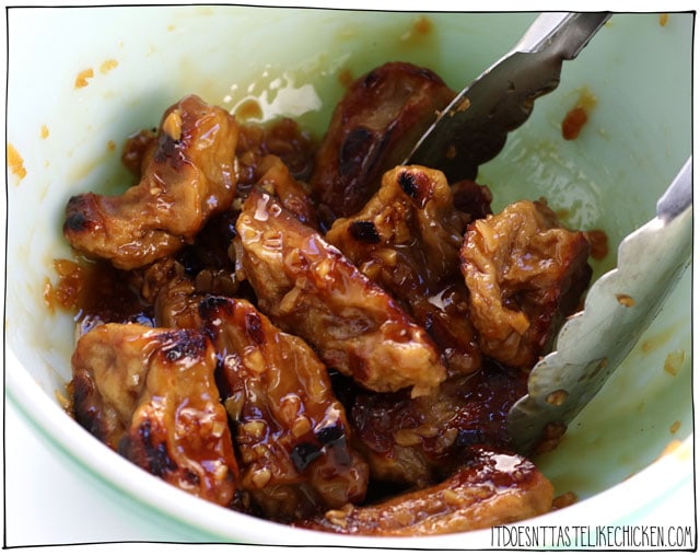 素食鸡翅!!!!素食主义者Seitan叮咬两种口味,粘性大蒜和水牛酱。这个经典的酒吧食物与素食蓝奶酪蘸酱和所有!使配方。完美的Superbowl星期天,游戏夜或派对开胃菜。#itdoesnttastelikechicken #veg竞彩足球app下载苹果anrecipes #vegan.GydF4y2Ba