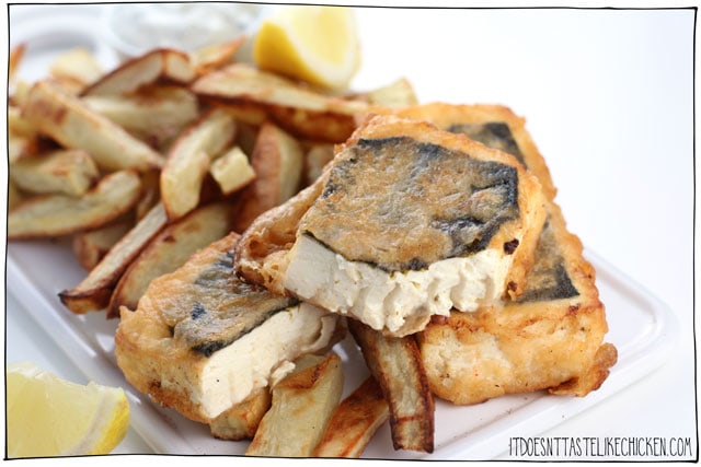 嘟嘟和芯片 - (素食鱼和薯条)!!“鱼”是用豆腐制成的,具有一种特殊的技术,使其变形,充满了味道,全部煎煮在自制啤酒面糊。#itdoesnttastelikechicken #vegan.GydF4y2Ba