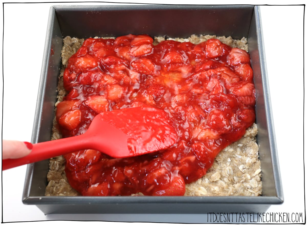 用草莓填充层燕麦面团。GydF4y2Ba