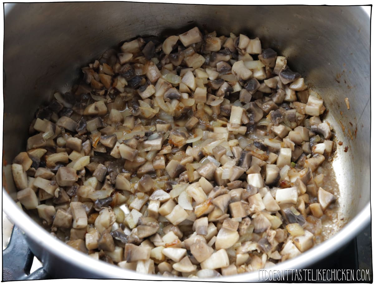 saute洋葱大蒜和musrhooms