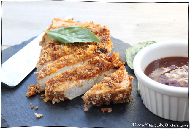 脆皮面包豆腐牛排！湿润和嫩豆腐，巨仙番茄腌料，带脆皮涂料。一个快速而简单的食谱，非常适合与土豆和蔬菜一起服用。无麸质选择。#it​​doesnttttaStelikechickenGydF4y2Ba