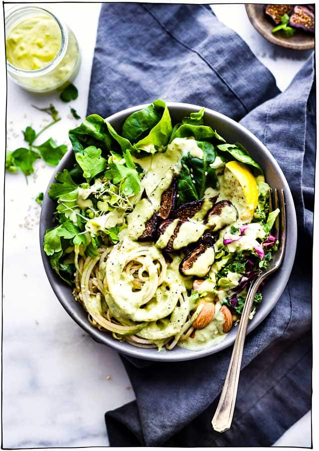 25个素食冷夏季餐(不需要烹饪)。非常适合那些炎热的夏天，当你想花尽可能少的时间在厨房!# itdoesnttastelikechicken