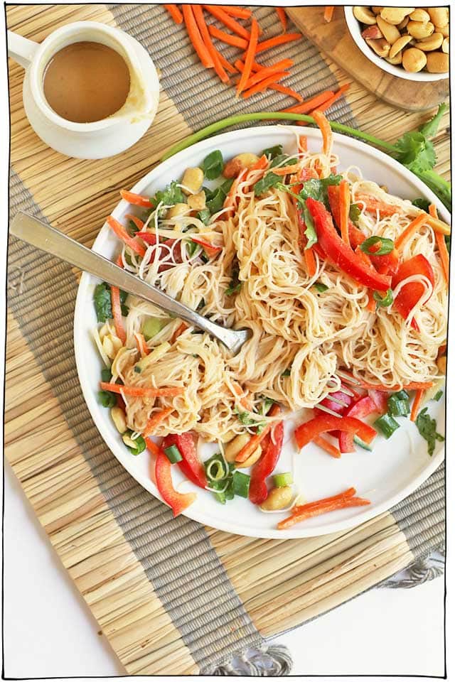 25个素食冷夏季餐(不需要烹饪)。非常适合那些炎热的夏天，当你想花尽可能少的时间在厨房!# itdoesnttastelikechicken